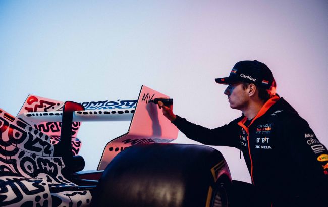 Ферстаппен презентував "консервативний" шолом на сезон-2023
