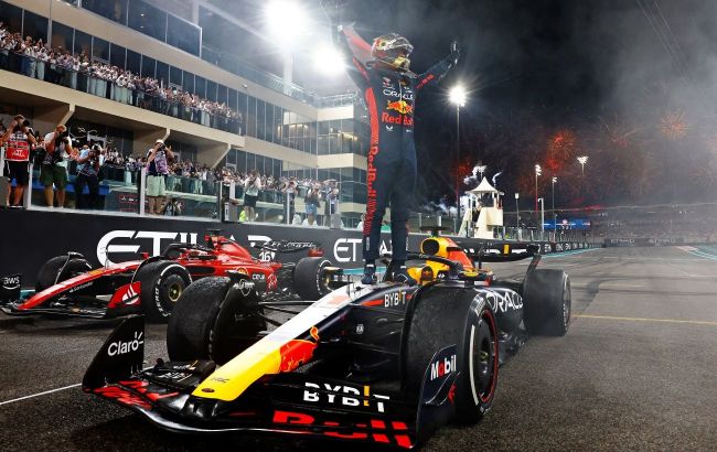 Ферстаппен триумфовал в финальном гран-при, "Мерседес" стал вторым в Кубке конструкторов