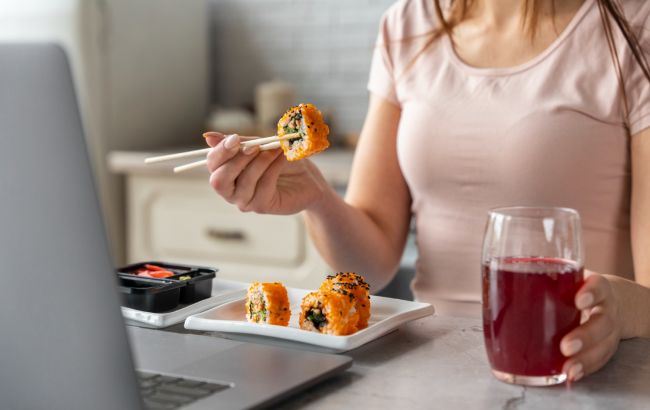 Ці ознаки вказують на те, що суші їсти категорично не можна