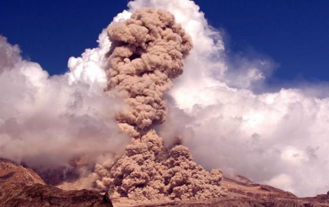 На Камчатці вулкан Шивелуч викинув стовп попелу на висоту 6,5 тис. метрів