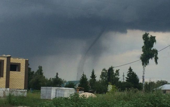 На Черном море возле Кубани образовались два смерча