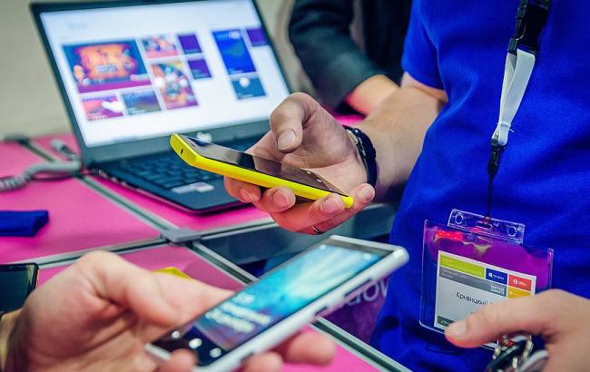 Рынок мобильных устройств в III квартале просел более чем на 30%