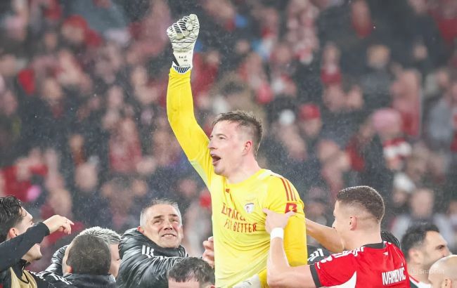 Реликвия для потомков: перчатки Трубина стали экспонатом музея "Бенфики"