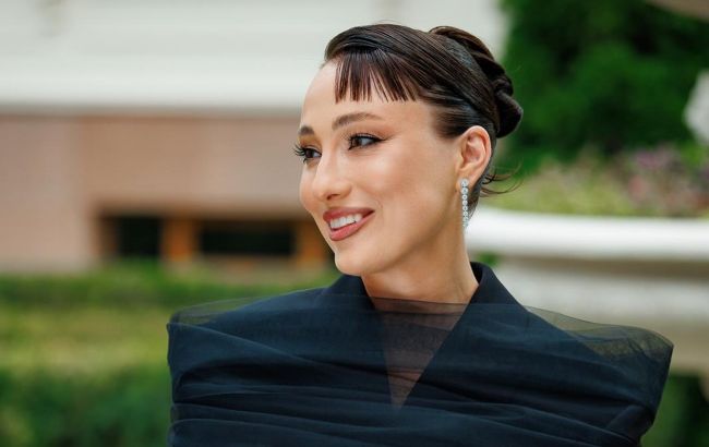 "Тепер офіційно". Фіналістка "Холостяка" підтвердила стосунки з відомим співаком (фото)