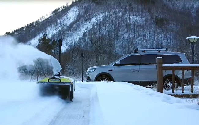 Заменит человека с лопатой: представлен автономный снегоуборщик Snowbol