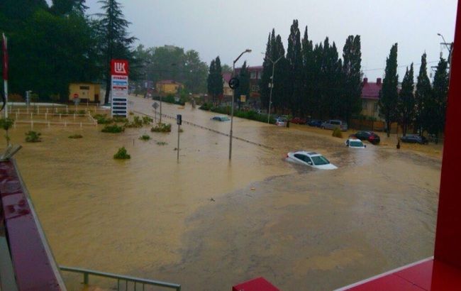 Наводнение в Сочи: проливные дожди парализовали город