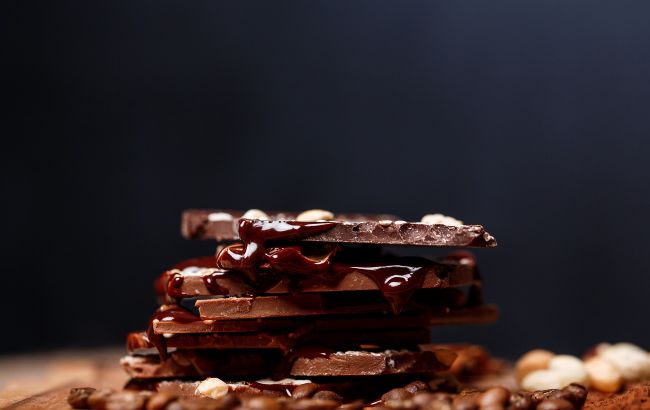 Що станеться з тиском, якщо ви будете щодня їсти чорний шоколад?