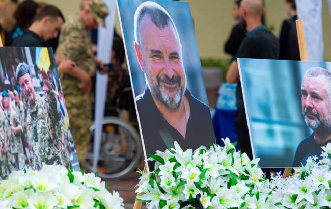 Порошенко с побратимами почтили память Глеба Бабича