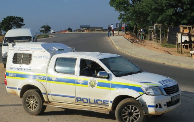 Дев&rsquo;ять загиблих і десятки поранених: у ПАР озброєна група влаштувала стрілянину в таверні