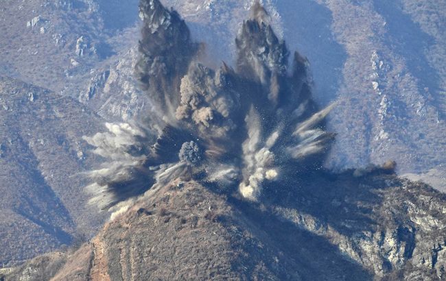 Власти Северной Кореи взорвали десять блокпостов в пограничной зоне