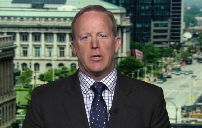 Запрет на въезд в США не будет касаться обладателей грин-карт, - Белый дом