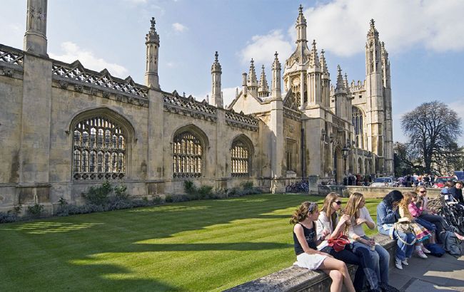 Кембриджський університет стане доступнішим для українських біженців: що відомо