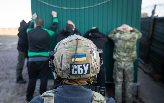 Вимагали 200 тисяч доларів за безкоштовні РЕБ для ЗСУ: СБУ затримала ділків у Києві