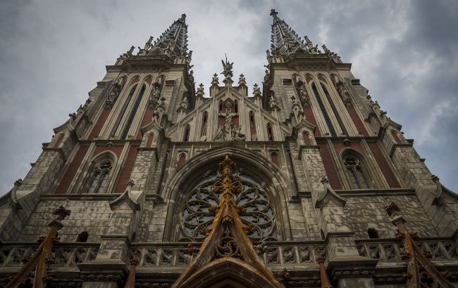 У костелі Святого Миколая у Києві відкрили особливий пункт обігріву (фото)