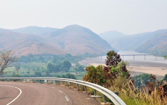 На Мадагаскаре грузовик с пассажирами упал в реку, 45 погибших