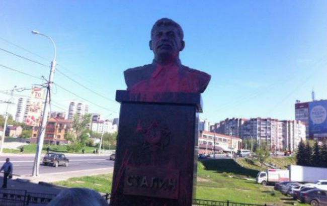 В Липецке облили краской памятник Сталину