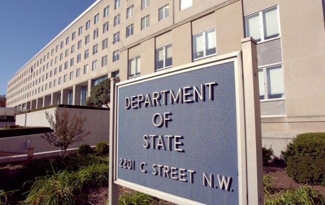 Около 900 сотрудников Госдепа подписали меморандум против миграционной политики Трампа