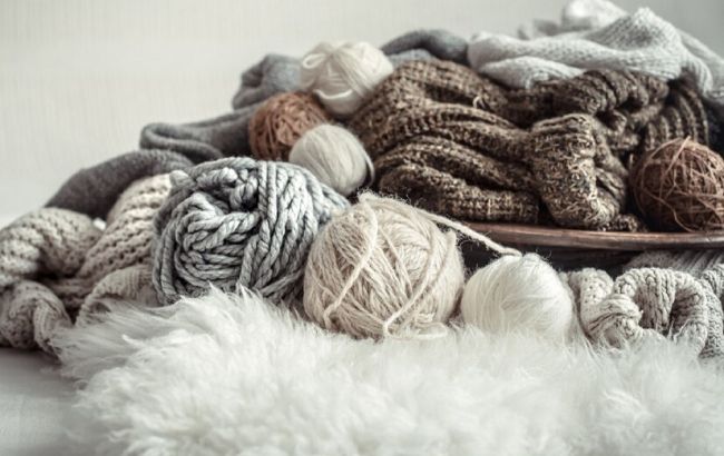 Як правильно доглядати за шерстяним одягом взимку: секрети прання, сушіння та зберігання