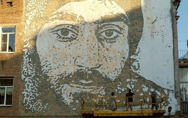 Стрит-арт: портреты выдающихся украинцев на фасадах Киева
