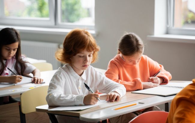 Відомий психолог розповів, чому не можна вимагати від дитини хороших оцінок в школі