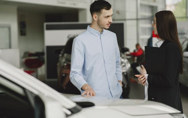 Юрист пояснив, чи дійсно тепер не можна перереєструвати авто без ТЦК