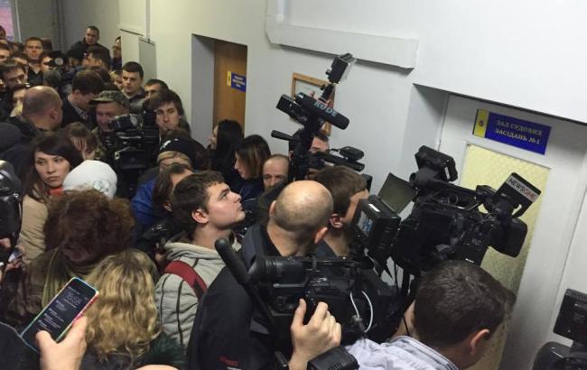 Суд над Корбаном: початок засідання затримується через ажіотаж