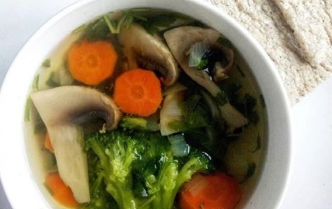 Праздники продолжаются: простой рецепт супа от похмелья