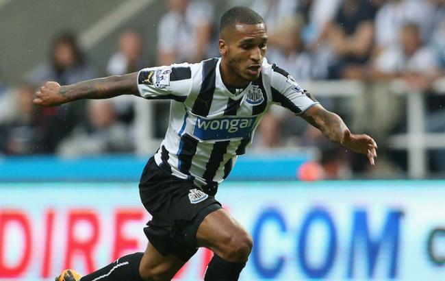 Экс-футболист "Ньюкасла" арестован по делу о финансовых махинациях