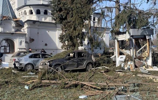 Российские войска обстреляли Святогорскую лавру в Донецкой области: 7 раненых