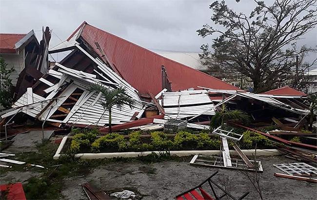 В Тонга циклон разрушил здание парламента