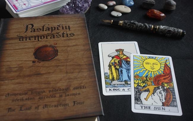 Таро-гороскоп на тиждень. Хто зіткнеться зі своїми страхами та зрадою, а в кого почнеться "біла смуга"