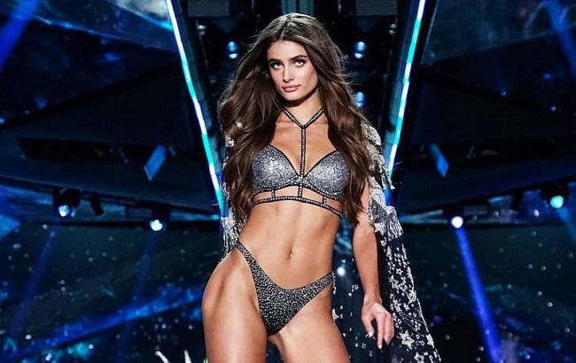 "Натуральна краса": янгол Victoria's Secret показала акне