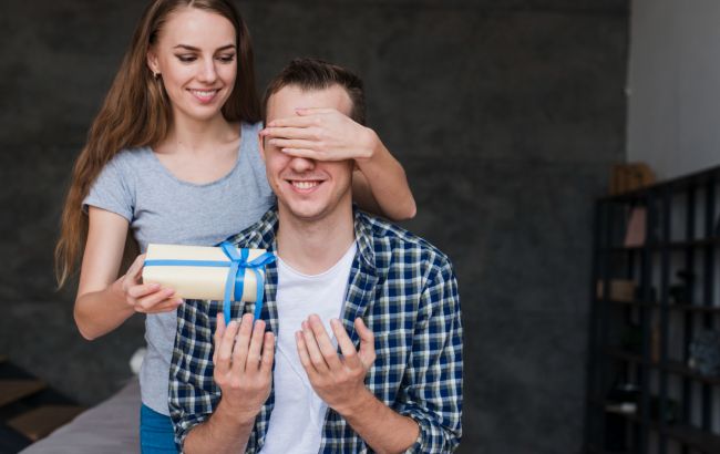 Приносять розлуку та бідність: 6 подарунків, які не можна дарувати чоловікам