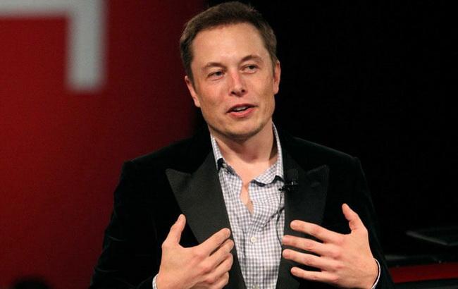 Илон Маск пообещал полететь на орбиту до 2021