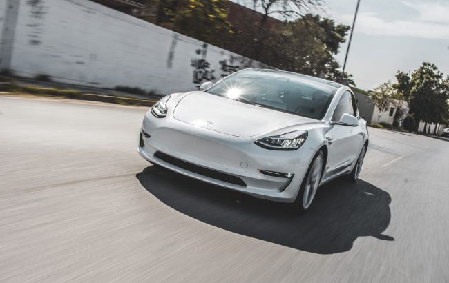 Родиться в Tesla: в электромобиле, ехавшем на автопилоте, впервые родился ребенок