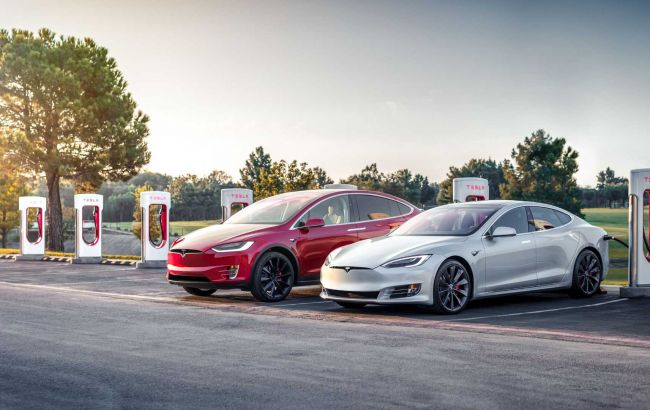 Tesla відкриває доступ до своїх зарядок всім електромобілям, але є кілька умов