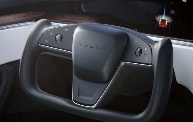 Все как у людей: Tesla поставила обычный клаксон на свой революционный штурвал
