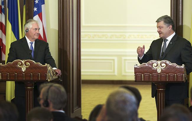 Порошенко скоординировал с Тиллерсоном позиции по миротворческой миссии ООН на Донбассе