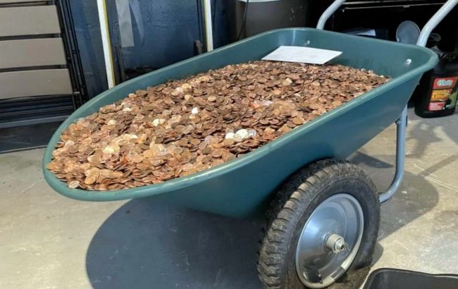 На автомагазин, який заплатив колишньому працівникові тачкою монет, подали до суду