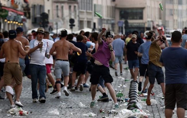 Более 150 российских фанатов участвовали в драках в Марселе