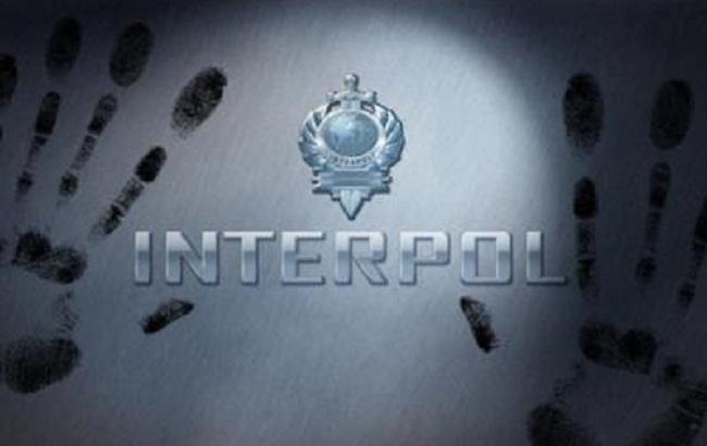 Пограничники задержали в "Жулянах" разыскиваемого Интерполом мошенника из РФ