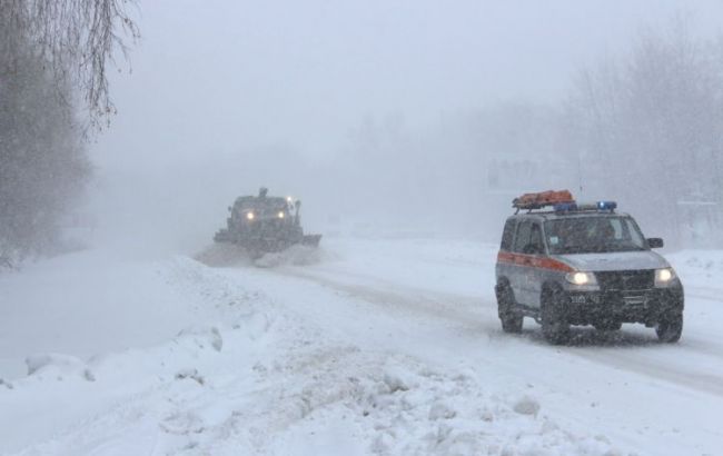 Снегопады в Украине: в шести областях возобновили движение транспорта