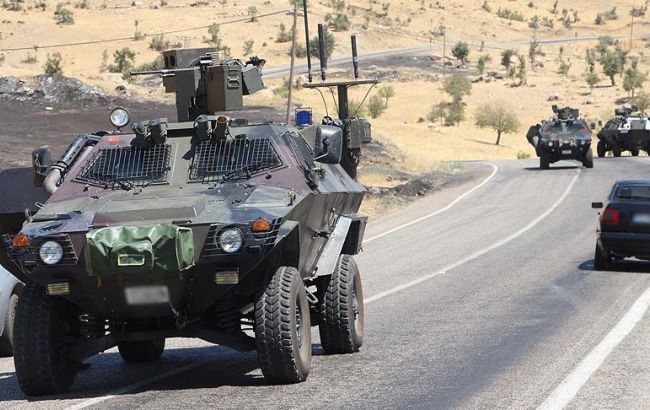 В Турции подорвали военный автомобиль, есть жертвы