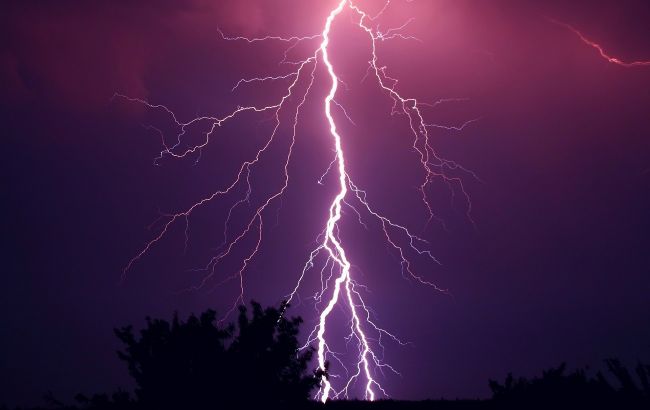 Украину накроет холодными грозами: когда и где ждать непогоды