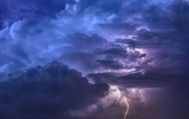 Объявлено штормовое предупреждение:&nbsp;как спастись, если попали в грозу