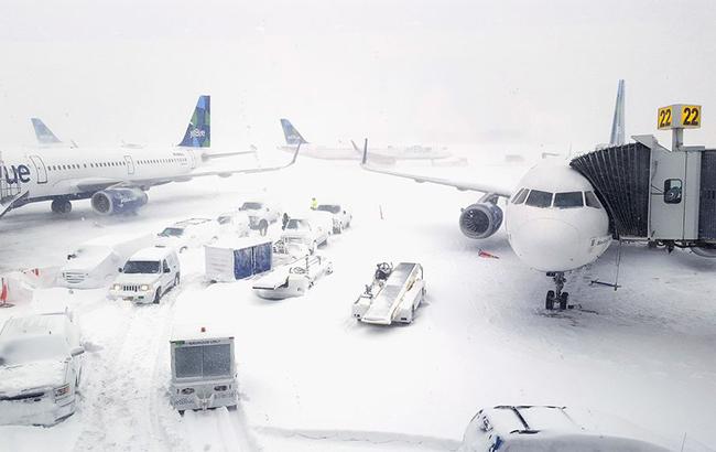 Из-за непогоды в США отменены более тысячи авиарейсов