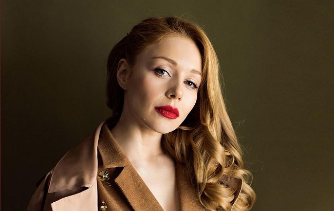 Настоящая королева: Тина Кароль ошеломила стильным образом в ярком наряде