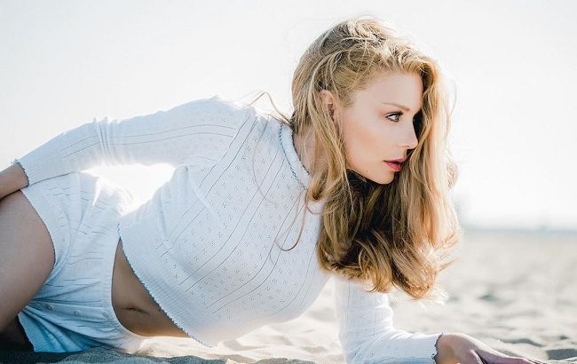 Грация кошки: утонченная Тина Кароль покорила пляжной эстетикой