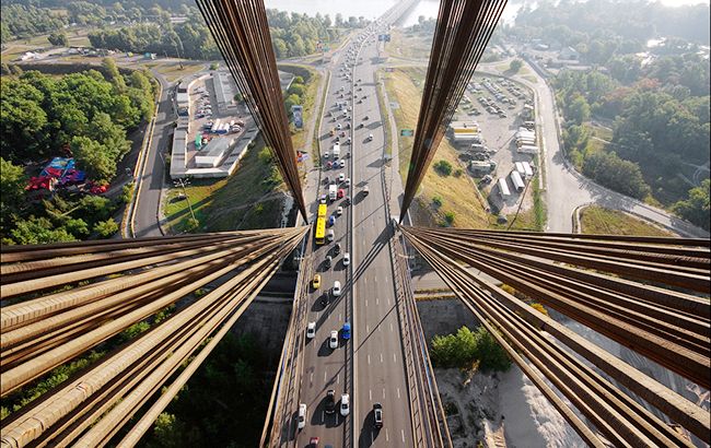 В Киеве завтра частично ограничат движение по Московскому мосту