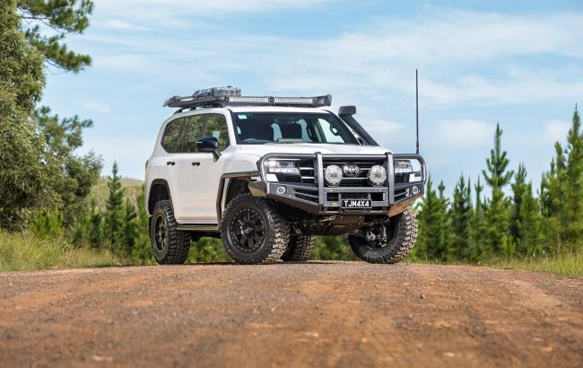Силовые бамперы и кенгурятники: Toyota Land Cruiser 300 подготовили к настоящему бездорожью